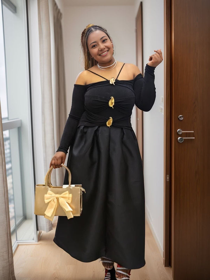 Elegant Long-Sleeve Color-Block Dress with Gold Decorative Buckles for a Sophisticated Look