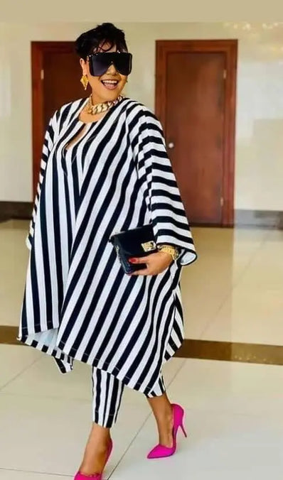 Black-and-white striped pullover tunic with loose fit, wide sleeves, round neckline