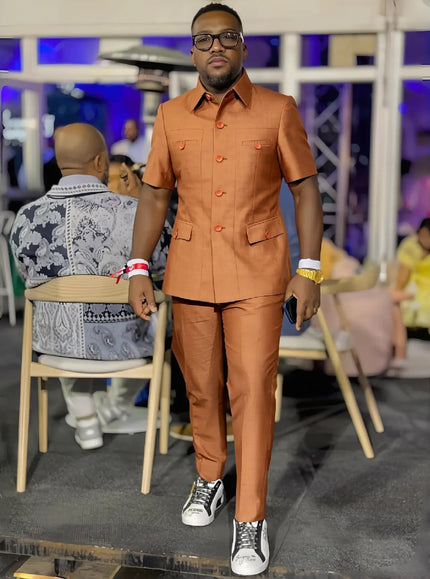 Men's brown short-sleeve two-piece suit with multi pockets, matching trousers