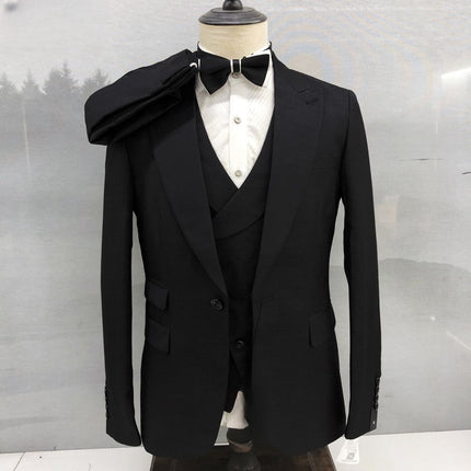 Business Men’s Three-Piece Suit Set with Notched Lapels and Textured Fabric