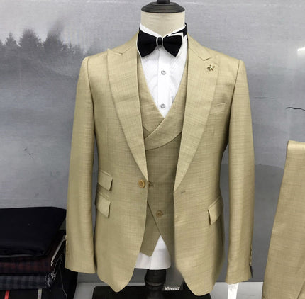 Business Men’s Three-Piece Suit Set with Notched Lapels and Textured Fabric