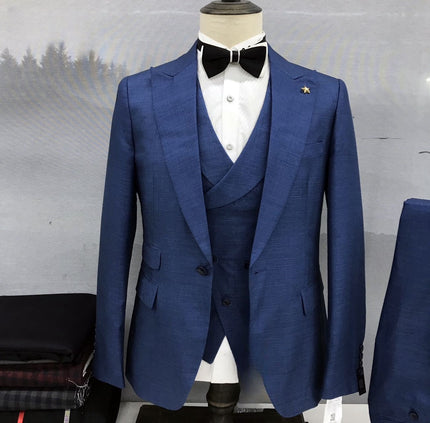 Business Men’s Three-Piece Suit Set with Notched Lapels and Textured Fabric