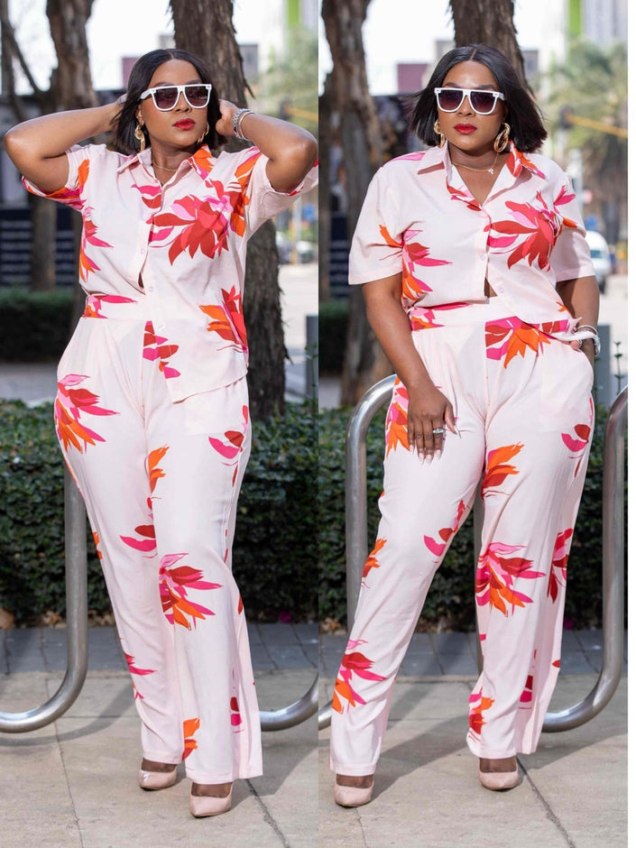 Floral twin set: short-sleeve button top and matching ankle-length pants, white with red prints