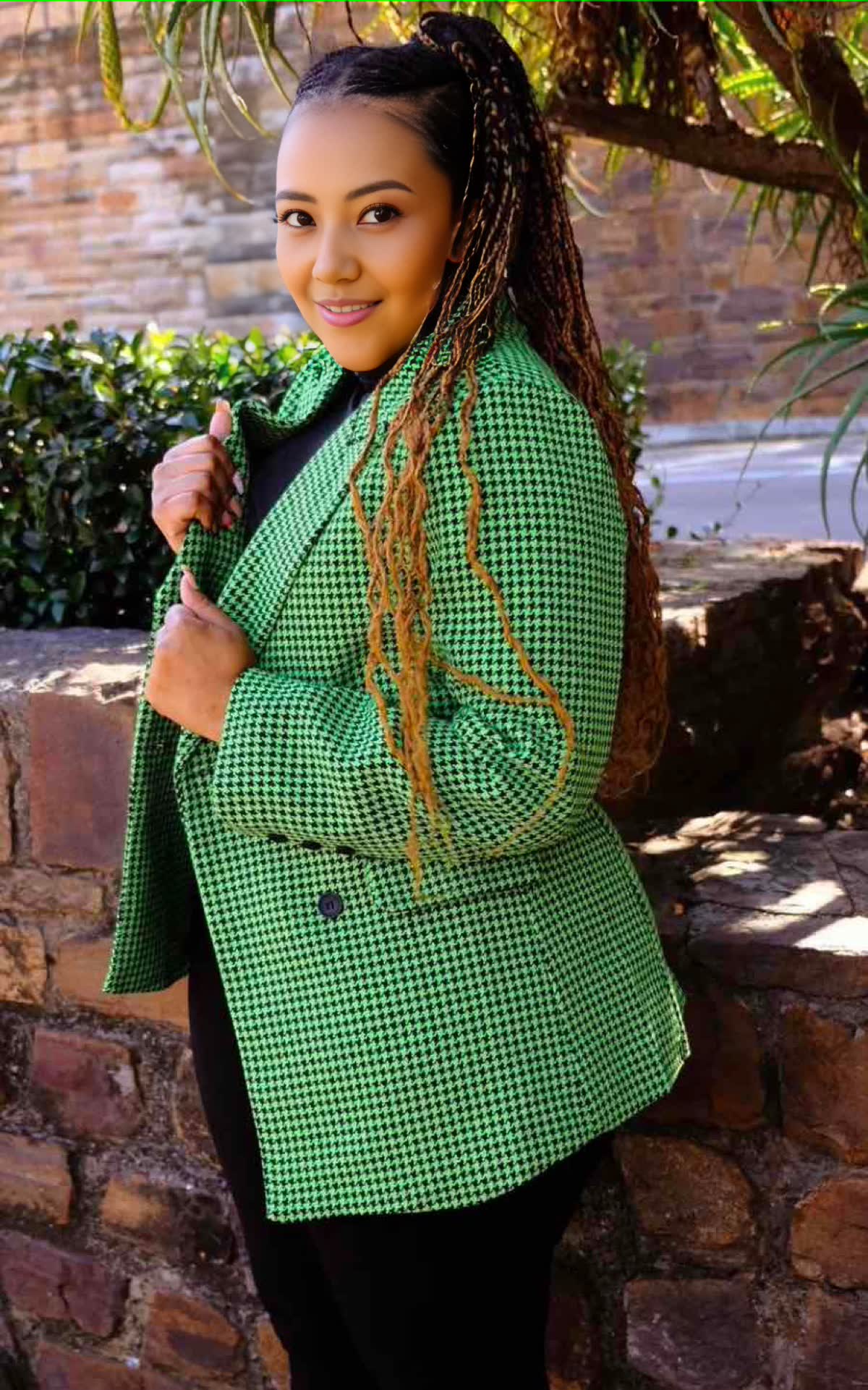 Double-Breasted Houndstooth Blazer with Notched Lapel and Flap Pockets