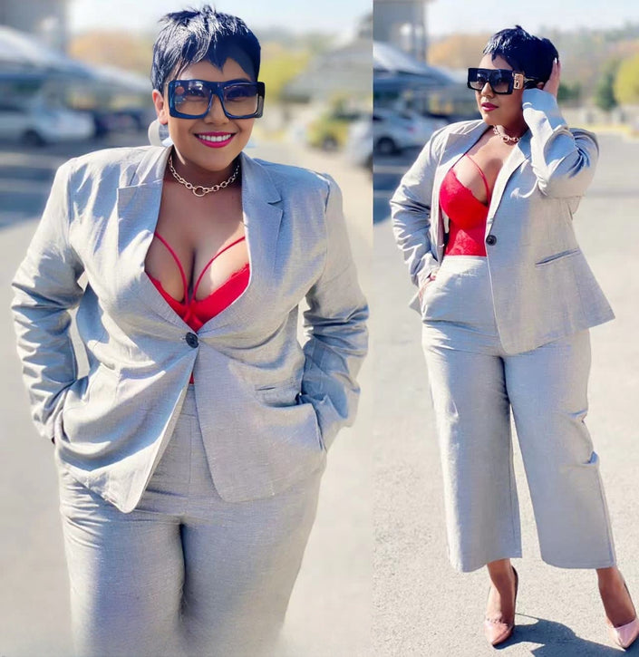 Light gray blazer and straight-leg trousers twin set with single-breast button