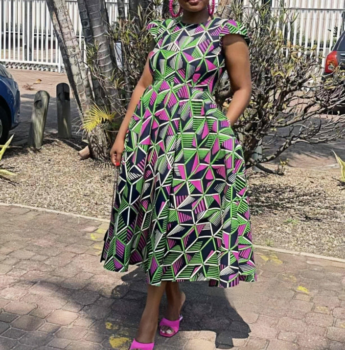 Plus size midi dress with geometric print, sleeveless, round neckline, multicolor green/pink