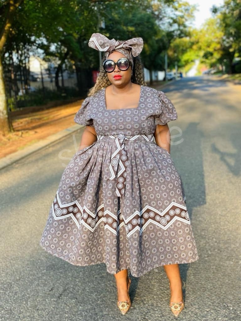 Geometric Line Adorned Round Neck Traditional Dress