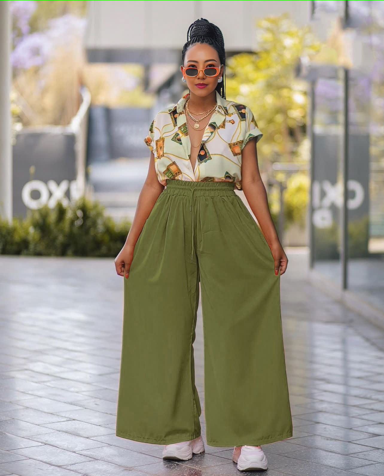 Two-piece set: short-sleeve tropical print shirt with olive wide-leg pants