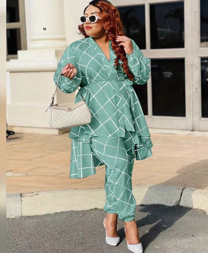 Layered V-neck printed top and cropped pants set, teal green grid pattern