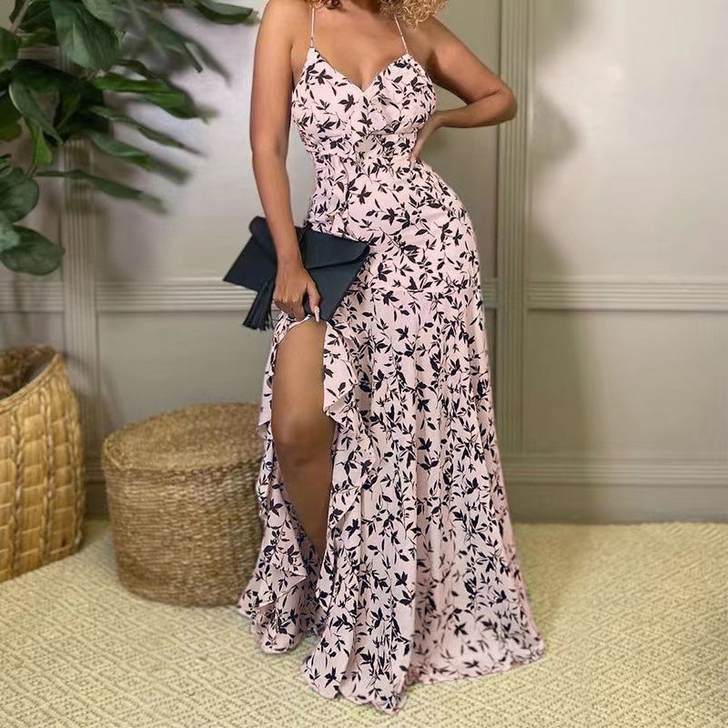 Floral maxi dress with spaghetti straps and front slit, light-pink base with fitted bodice
