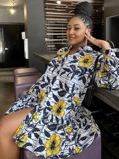 Floral loose fit dress with puff sleeves, yellow and navy flower print