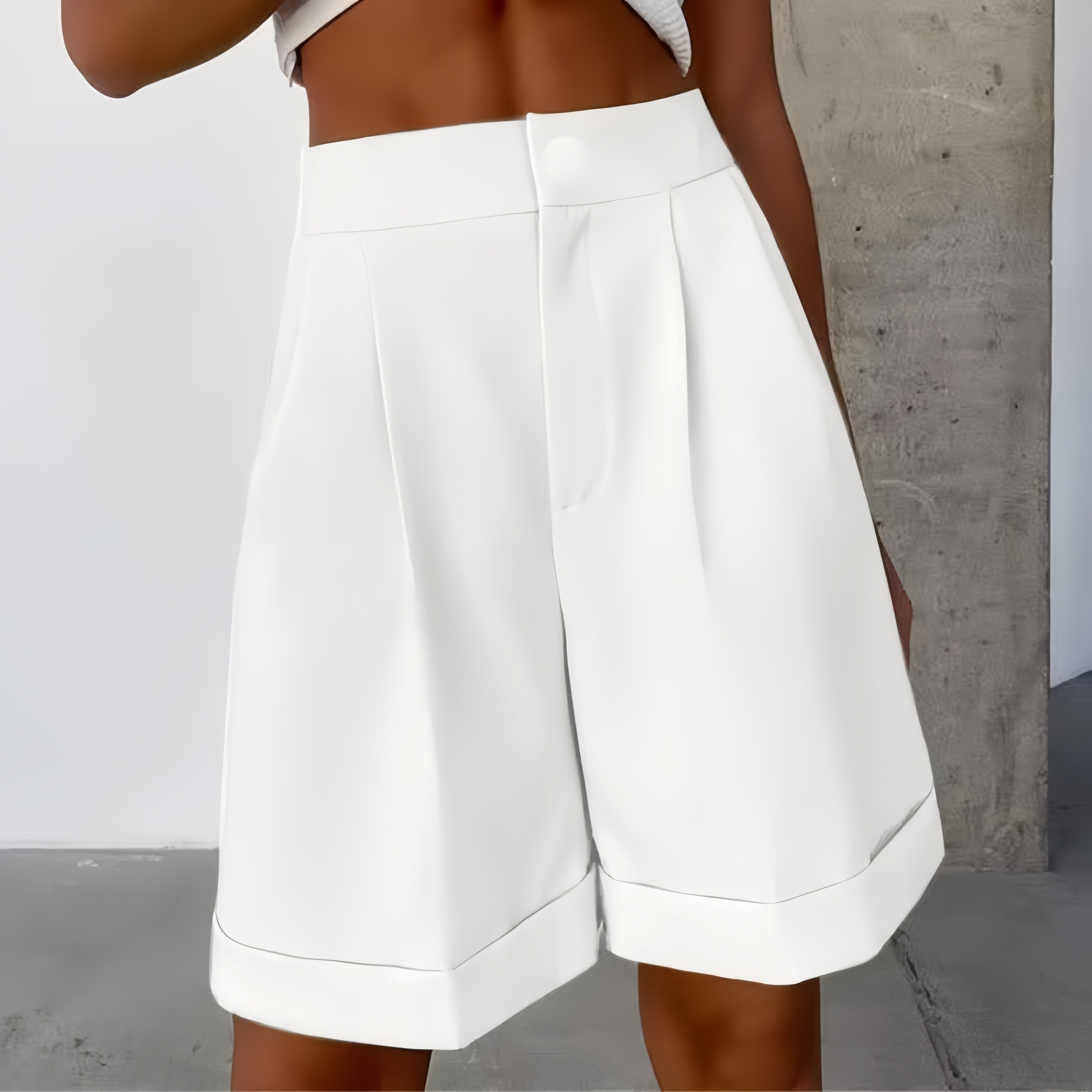 High waist stretch shorts, white, wide waistband with pleats.