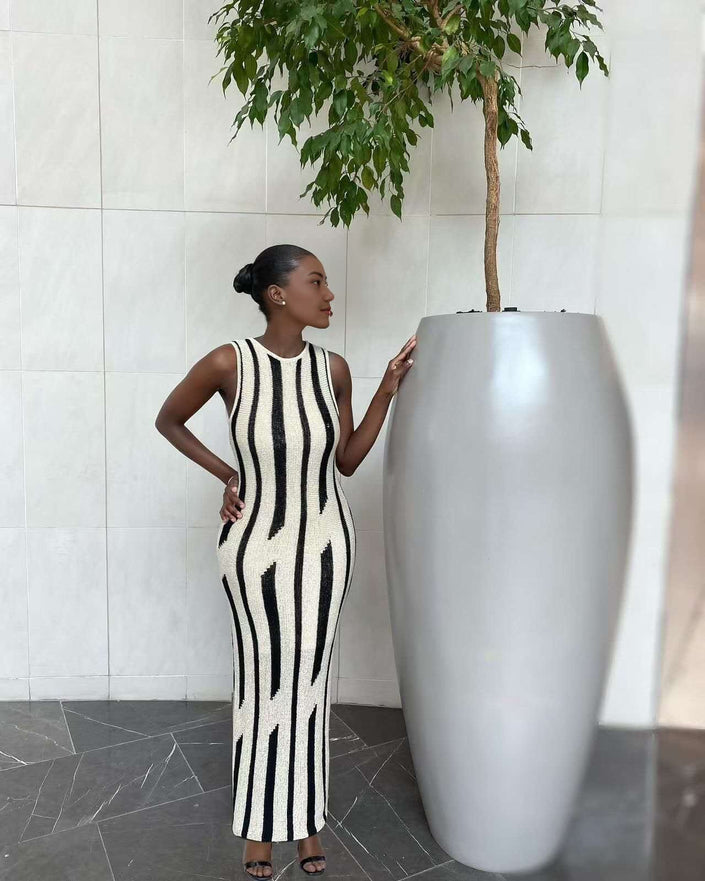 Knit maxi dress, sleeveless slim fit with vertical black-and-white stripes