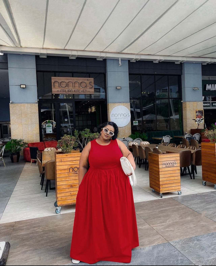 Sleeveless maxi dress with gathered waist, red