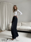 High-waist wide-leg jeans in black denim with pockets and belt loops