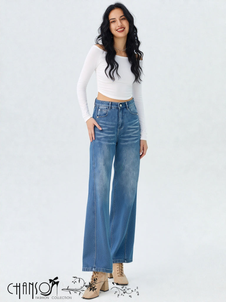 High-waist wide-leg jeans in blue denim with pockets and belt loops