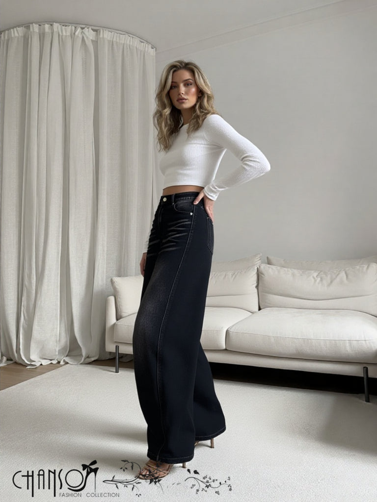High-waist wide-leg jeans in black denim with pockets and belt loops