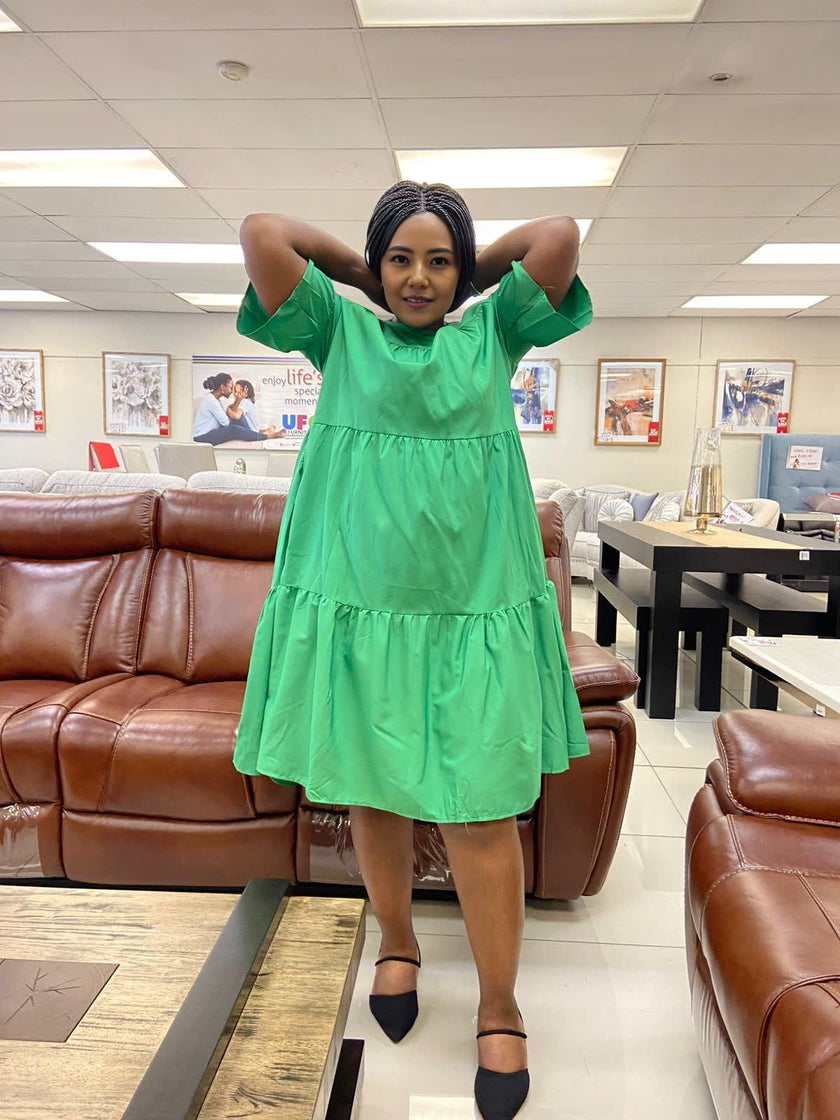 Bright green ruffle midi dress with tiered skirt, loose fit and gathered neckline