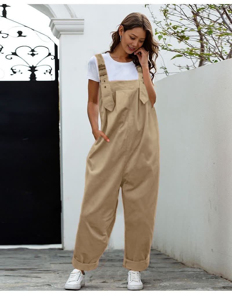Contemporary Sleeveless Jumpsuit with Structured Silhouette