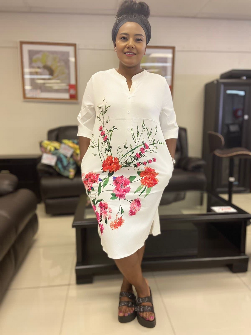 Loose-fit floral midi dress, white with red/pink flower print and 3/4 sleeves