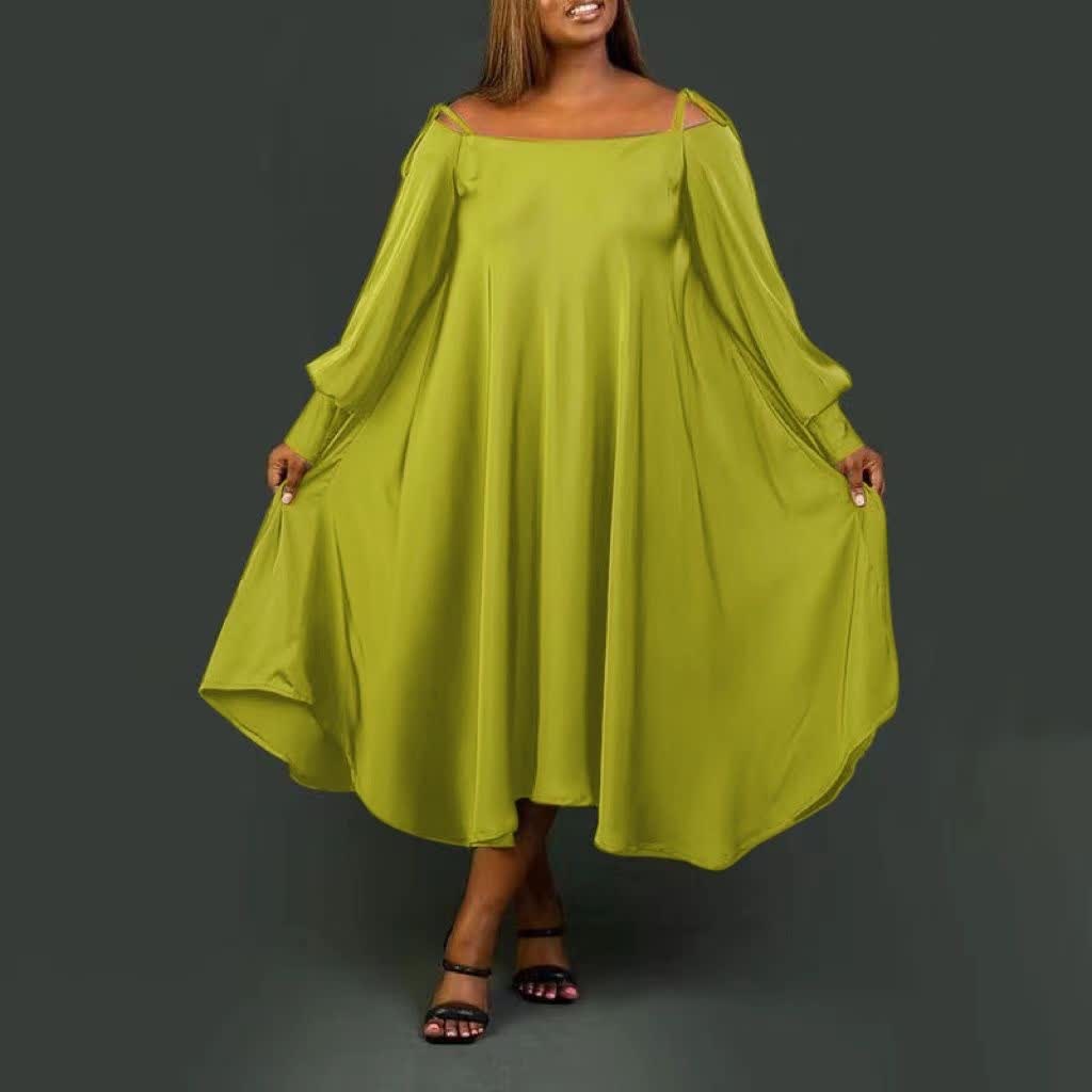 Green maxi dress, loose fit, square neckline, batwing sleeves, side pockets.