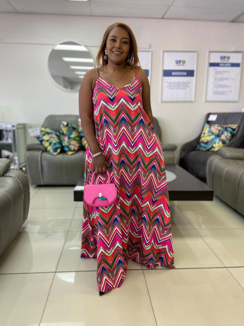 Chevron maxi dress with V-neck, sleeveless zigzag pattern in pink and purple