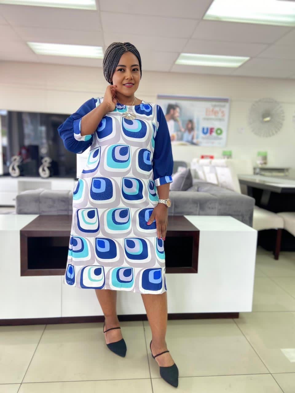 Geometric midi dress with 3/4 sleeves, blue and white abstract pattern