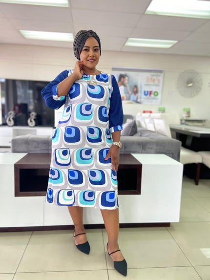 Geometric midi dress with 3/4 sleeves, blue and white abstract pattern