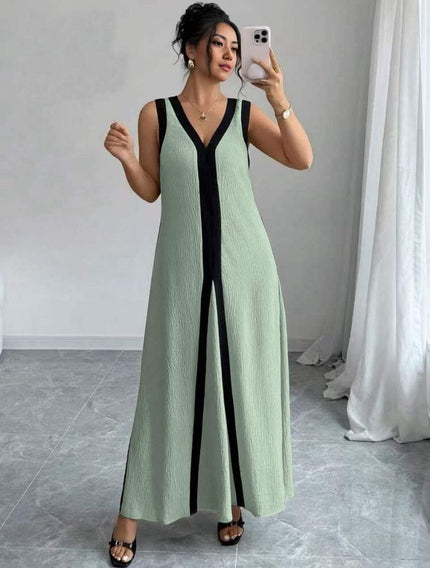 Sleeveless V-Neck Maxi Dress with Panel Stripe Detailing and Structured Flow