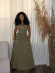 Maxikleid mit Schlitz, ärmellos, Knopfleiste und Taillengürtel – Army-Green