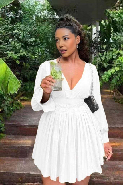Pleated mini dress with V-neck, long sleeves, gathered waist, white