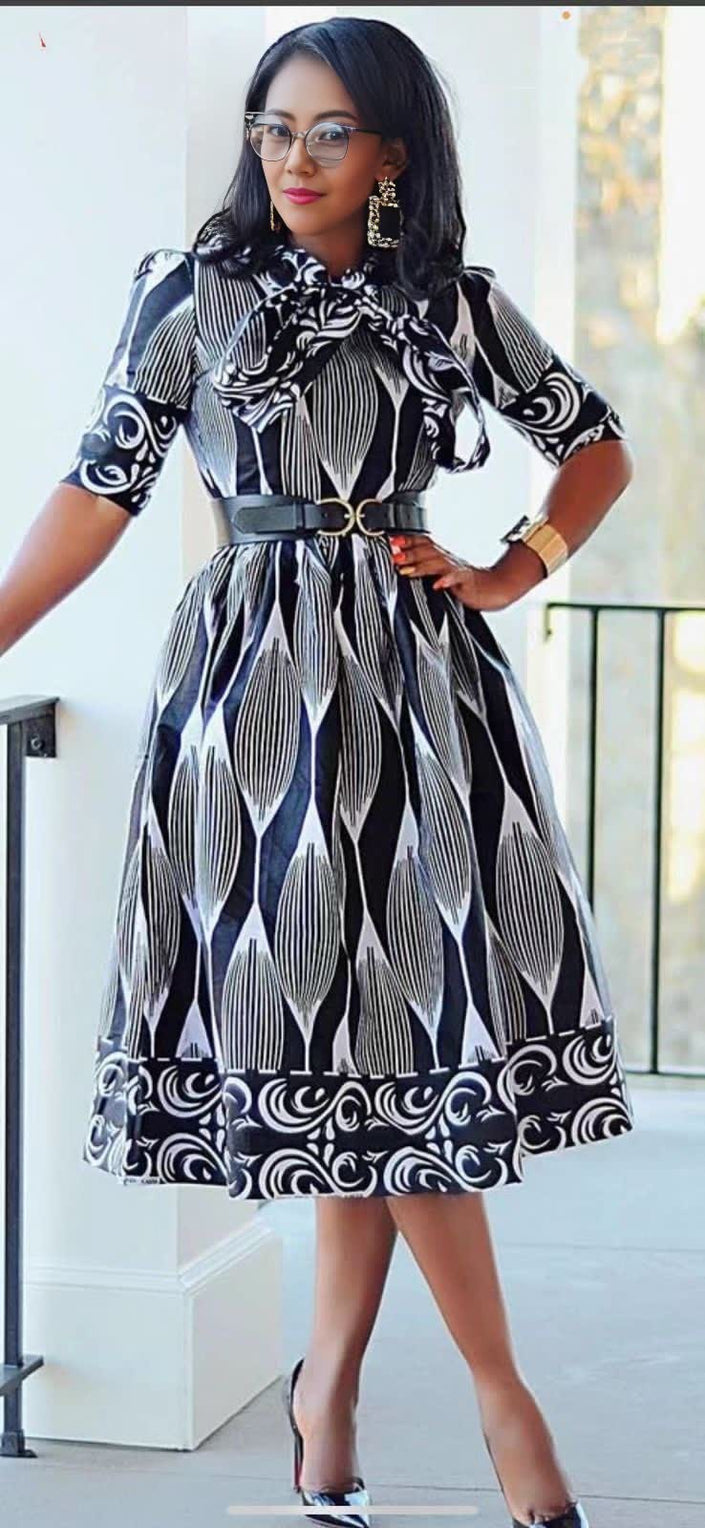 Patterned midi dress with flared skirt, 3/4 sleeves, black-and-white print, tied belt