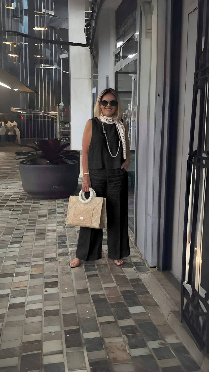 Black wide-leg trousers with relaxed fit and high waist