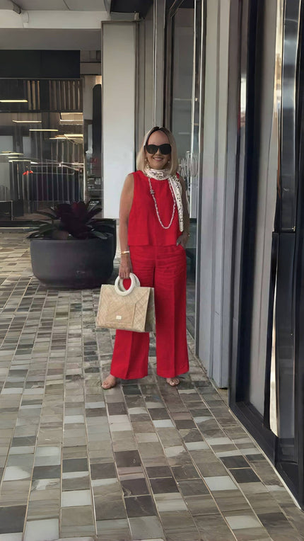 Red wide-leg trousers with relaxed fit and high waist