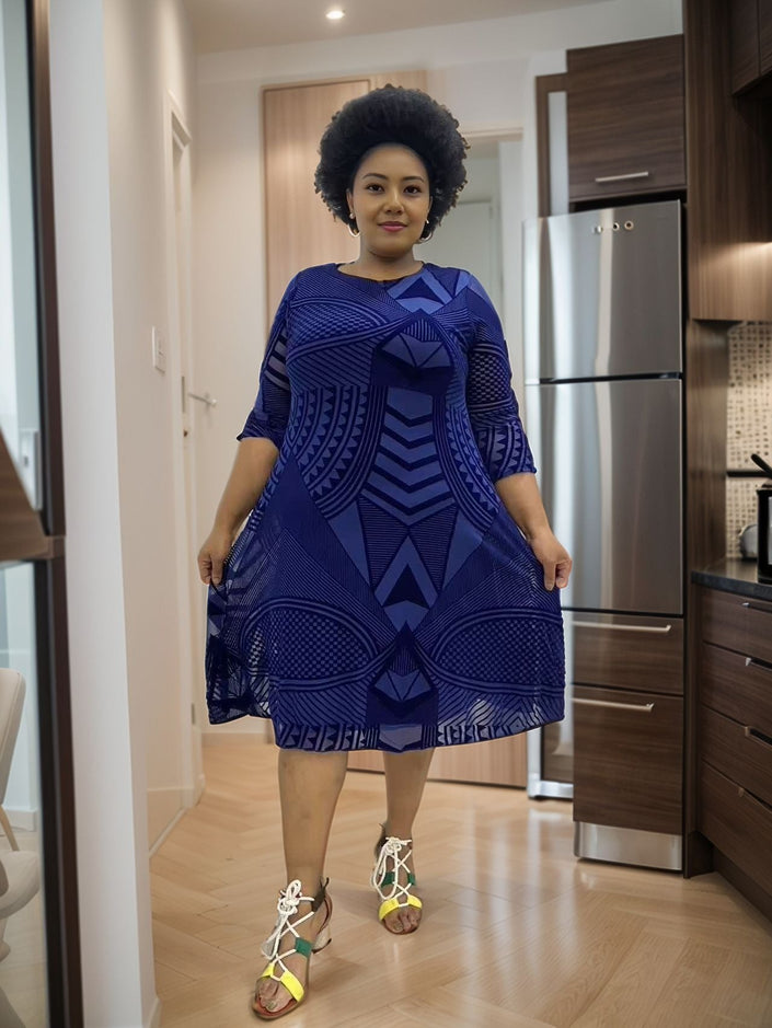 Plus size midi dress in blue with geometric pattern, loose fit, 3/4 sleeves