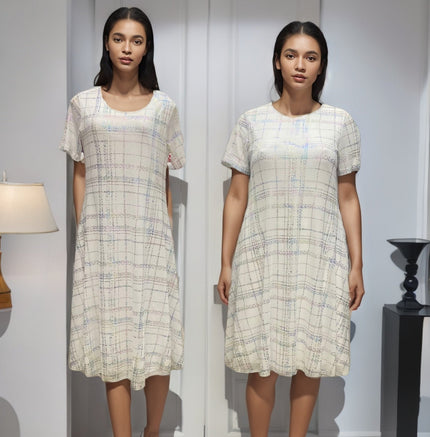 Plus size grid knee-length dress with short sleeves and round neckline