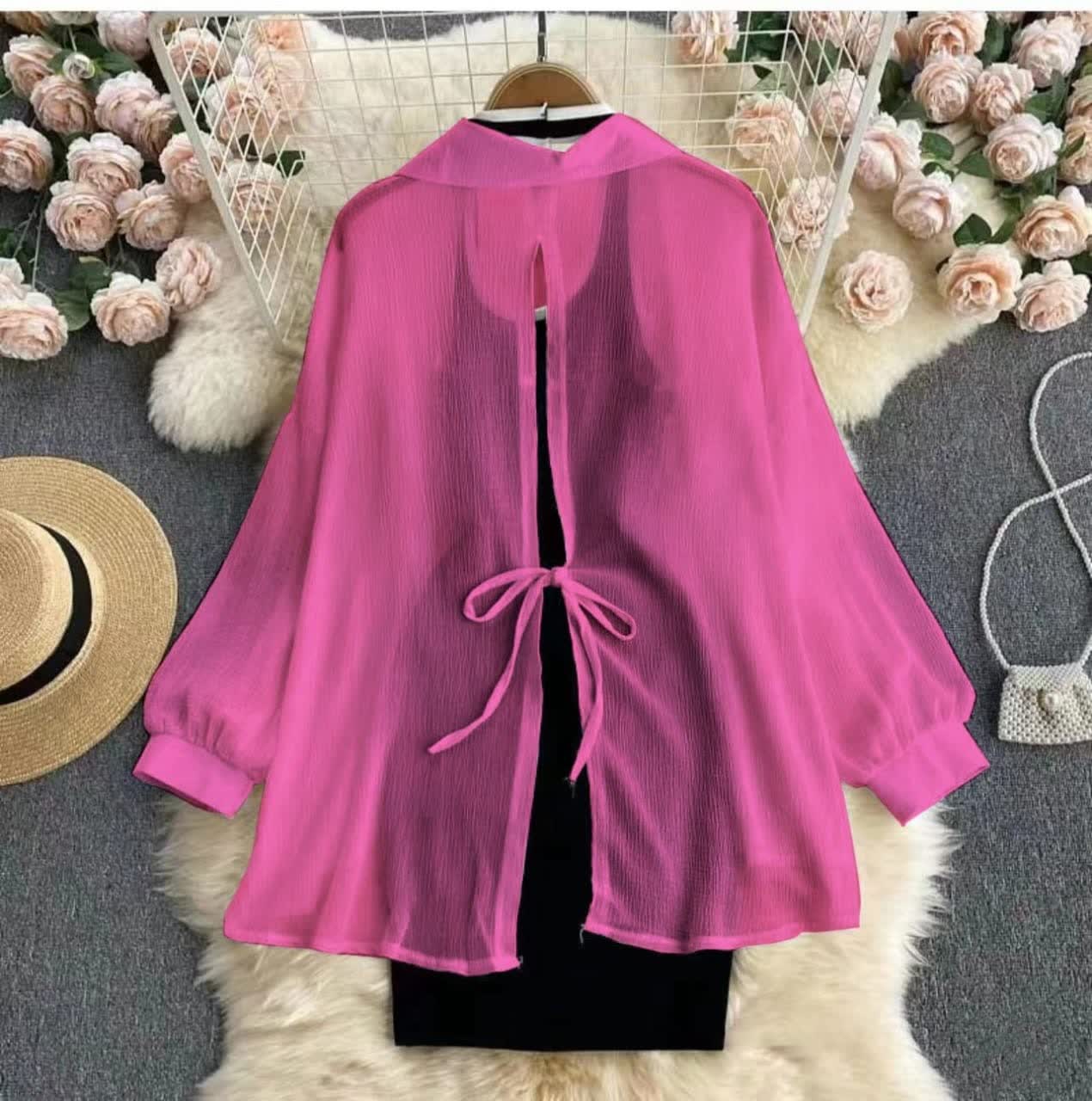 Schwarzes Bodycon-Kleid mit pinkfarbener Bluse, offener Schnitt, Bindeband