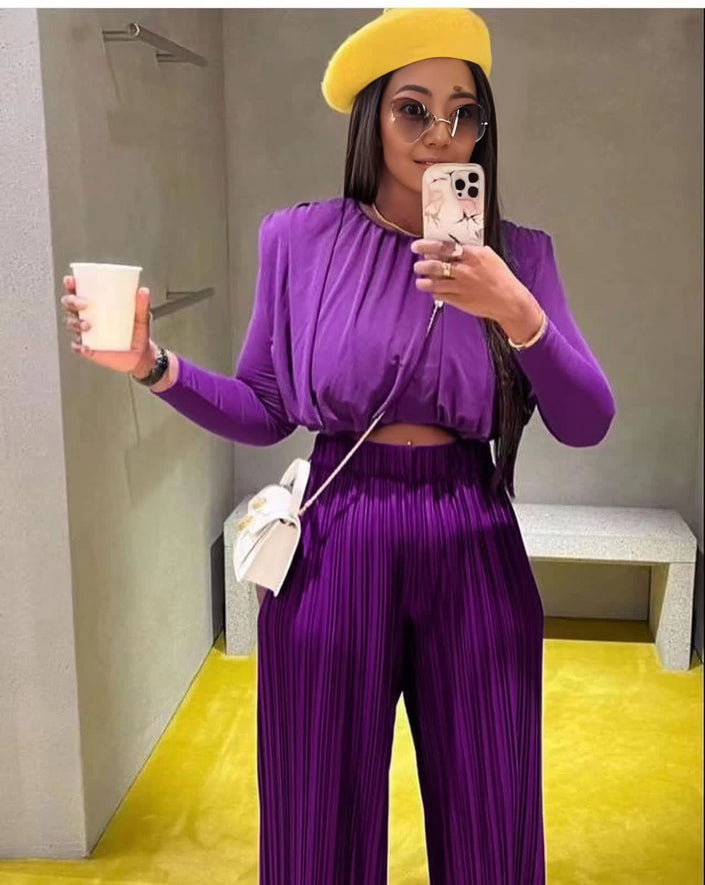 Lila plissierte Wide-Leg-Hosen mit drapiertem Blusenoberteil