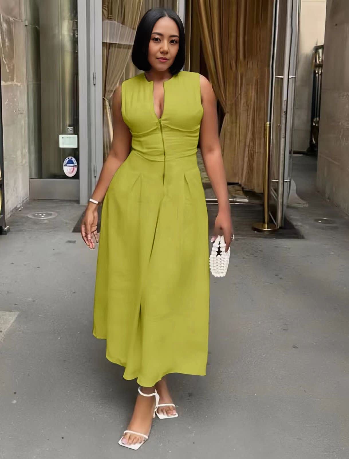 Green midi dress with fitted bodice, sleeveless V-neck and flared skirt hem