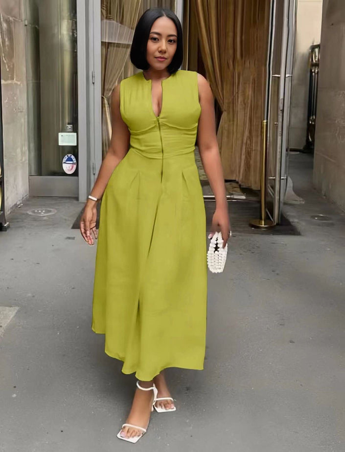 Green midi dress with fitted bodice, sleeveless V-neck and flared skirt hem