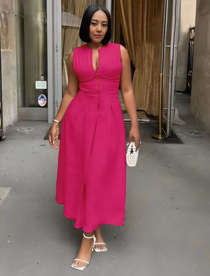 Pink midi dress with fitted bodice, sleeveless V-neck, flared skirt and scalloped hem