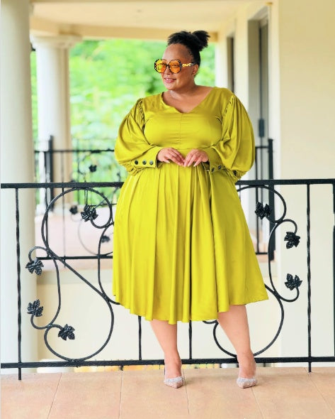 Plus-size midi dress in yellow-green with puff sleeves and pleated bodice