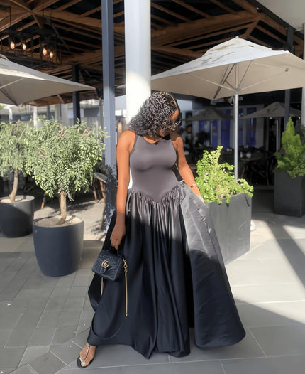 Sleeveless Maxi Dress with Fitted Bodice and Flared Skirt