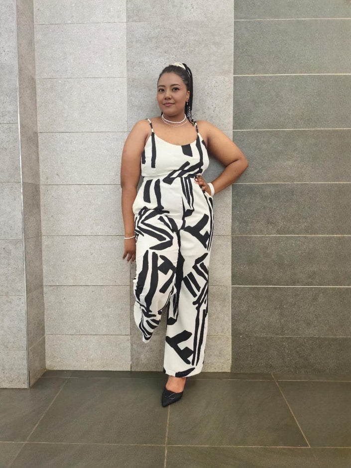 : Women's Sleeveless Wide-Leg Jumpsuit with Abstract Black and White Geometric Print