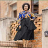 Vintage Twin Set: blau gemusterte Puffärmel-Bluse und schwarzer Stufenrock