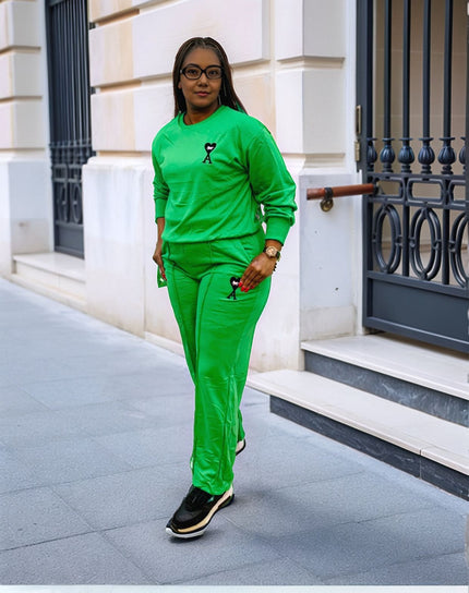 Emerald-green loose-fit jogger set with crew sweatshirt and embroidered cat logo