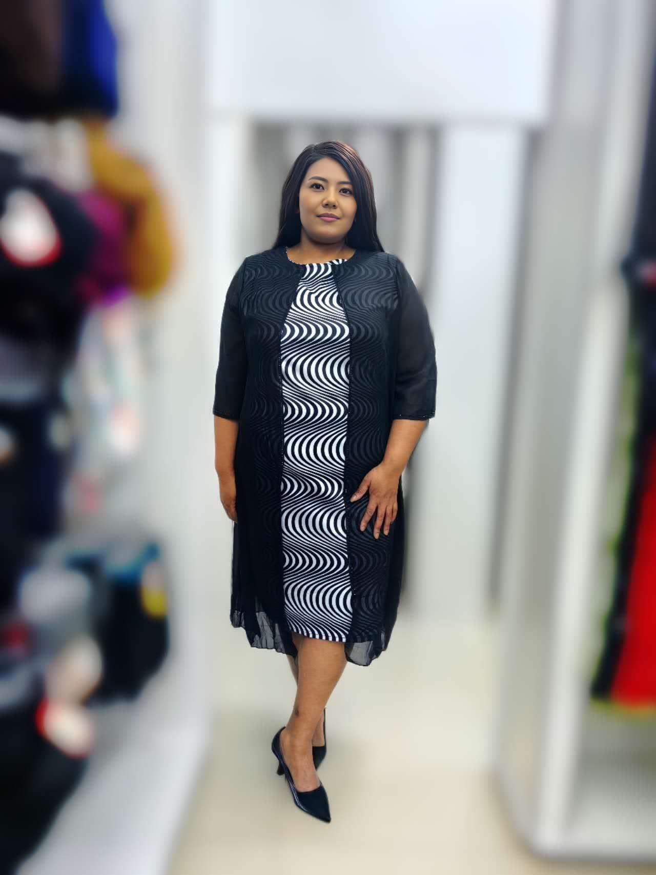 Navy-blue plus-size midi dress with swirl stripe print, 3/4 sleeves and crew neckline