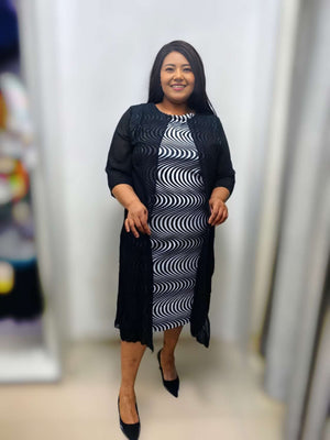 Black plus-size midi dress with swirl stripe print, 3/4 sleeves, split front hem