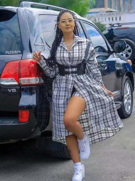Checkered shirt dress with black belt, midi length, V-neck and long sleeves