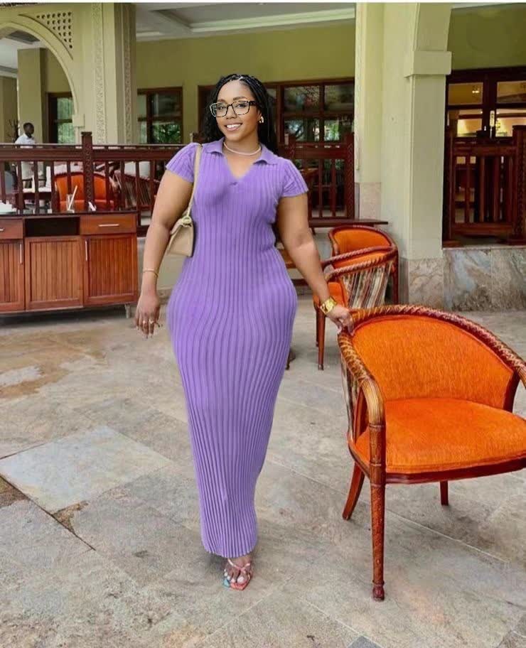 Purple ribbed knit maxi dress, V-neck and short sleeves, fitted silhouette
